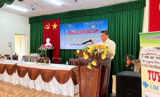 Phiên giao dịch việc làm lưu động tại các xã vùng đồng bào dân tộc thiểu số huyện Trần Đề, tỉnh Sóc Trăng, năm 2022